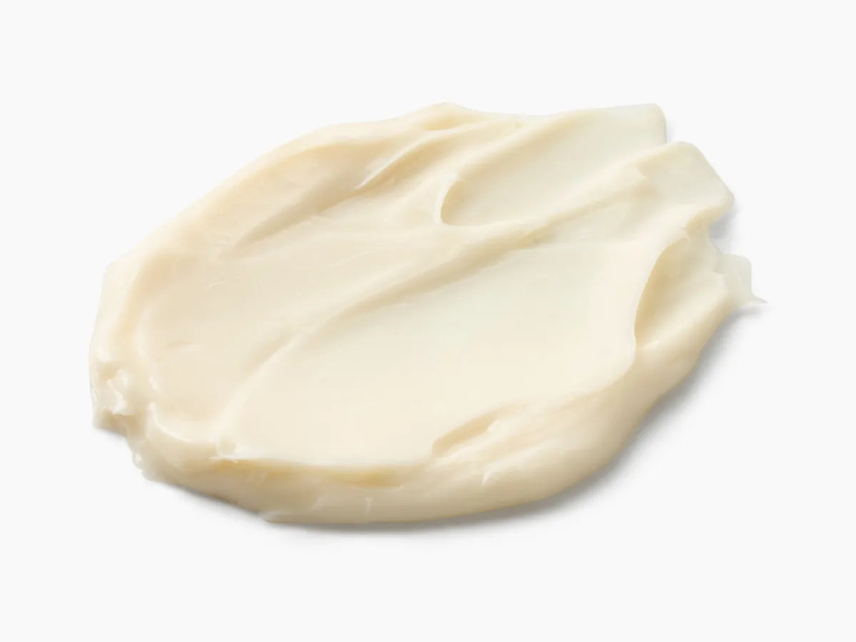 Close-up of the rich ivory Volufiline cream texture